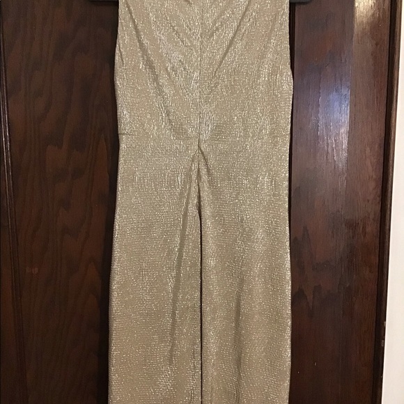 The perfect dress for a lady with curves! - Picture 3 of 3